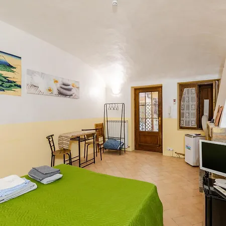 Studio In The Center W Free Parking And 24 7 Checkinstudio Zen Con Parcheggio Gratuito E Check In Automatico 24 Ore Su 24 Καζάλε Μονφερράτο