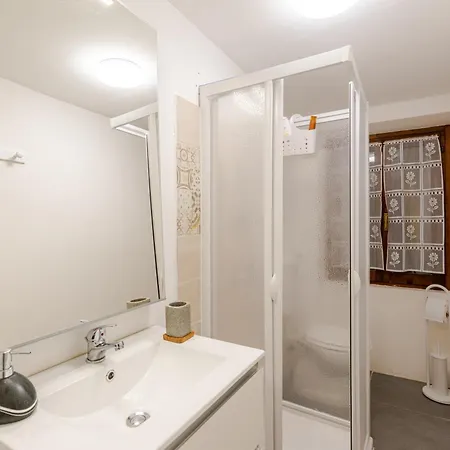 Studio In The Center W Free Parking And 24 7 Checkinstudio Zen Con Parcheggio Gratuito E Check In Automatico 24 Ore Su 24 *